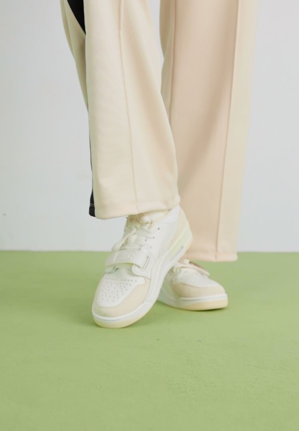 AIR JORDAN LEGACY 312  - Trainers2