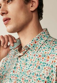 Next REGULAR FIT - Polokošeľa - white