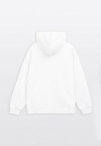 Prosta, biała bluza z kapturem pokazana z tyłu, z długimi rękawami i ściągaczami, na jasnym tle.