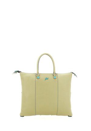 Borsa a mano in pelle beige con due manici, logo blu e dettagli a bottone, e chiusura con cerniera su sfondo bianco.