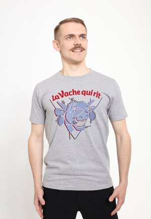 Šedé bavlněné tričko s potiskem hlavy krávy s modrými a červenými liniemi a nápisem "La Vache qui rit" v červené barvě. Krátké rukávy, kulatý výstřih.