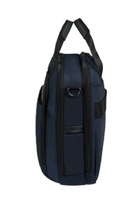 Borsa in tessuto blu navy, textured, con due zip, tasca laterale e manici imbottiti. Forma rettangolare compatta. Design minimalista.