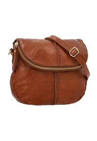 Hnědá kožená crossbody taška s kulatým tvarem, horním zipem a nastavitelným popruhem. Obsahuje viditelné švy a mírný lesk.