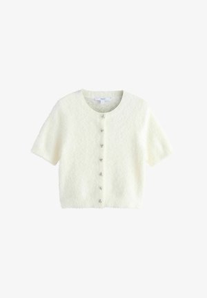 Kortærmet, fluffy hvid cardigan med rund hals og dekorative juvelknapper foran.