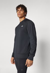 New Balance TECH CREW - Felpa - black