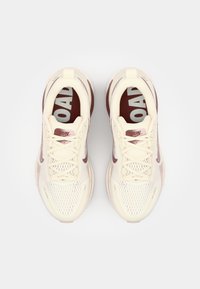 Nike Performance VOMERO 18 - Road running shoes - pale ivory/dark team red/red sepia/silt red/phantom