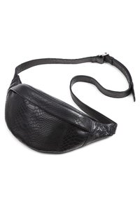 Melna mākslīgā čūsku āda jostas soma ar noapaļotu formu, strukturētu apdari, regulējamu siksnu un ar rāvējslēdzēju aprīkotu priekšējo kabatu.