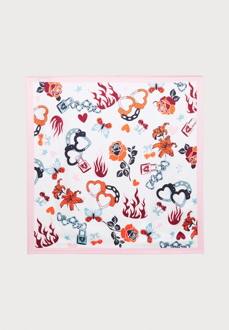 Zijden sjaal met een witte achtergrond en een roze rand, met een diverse patroon van harten, bloemen, ketens, vlinders en vlammen in verschillende kleuren.