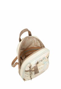 Rucksack mit cremefarbenem Außenmaterial und pastellfarbenen Mustern, einem weichen braunen Griff und einem Reißverschlussfach mit gemustertem Innenfutter.