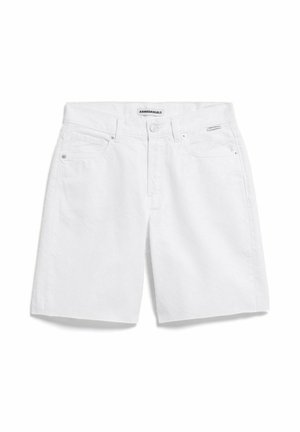 Witte denim shorts met knoop aan de voorkant, lussen voor riem en een ontwerp met vijf zakken, voorzien van "ARMEDANGELS" merklabels.