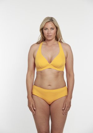 Żółty zestaw bikini z falbankowym topem na szyję z twistem z przodu oraz dopasowanymi wysokimi majtkami; gładka tekstura, miękki materiał.