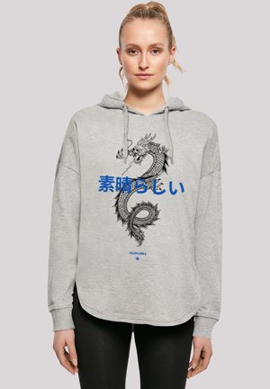Grauer Kapuzenpullover mit einem schwarzen Drachenmotiv und blauer japanischer Schrift. Weiches Material, lässige Passform und gerippte Bündchen.