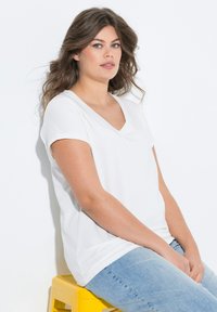 LAURASØN Jednoduché tričko - off-white
