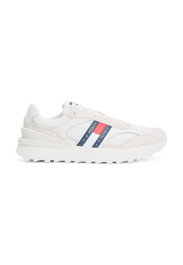 TECHNICAL RUNNER  - Trainers - ecru2