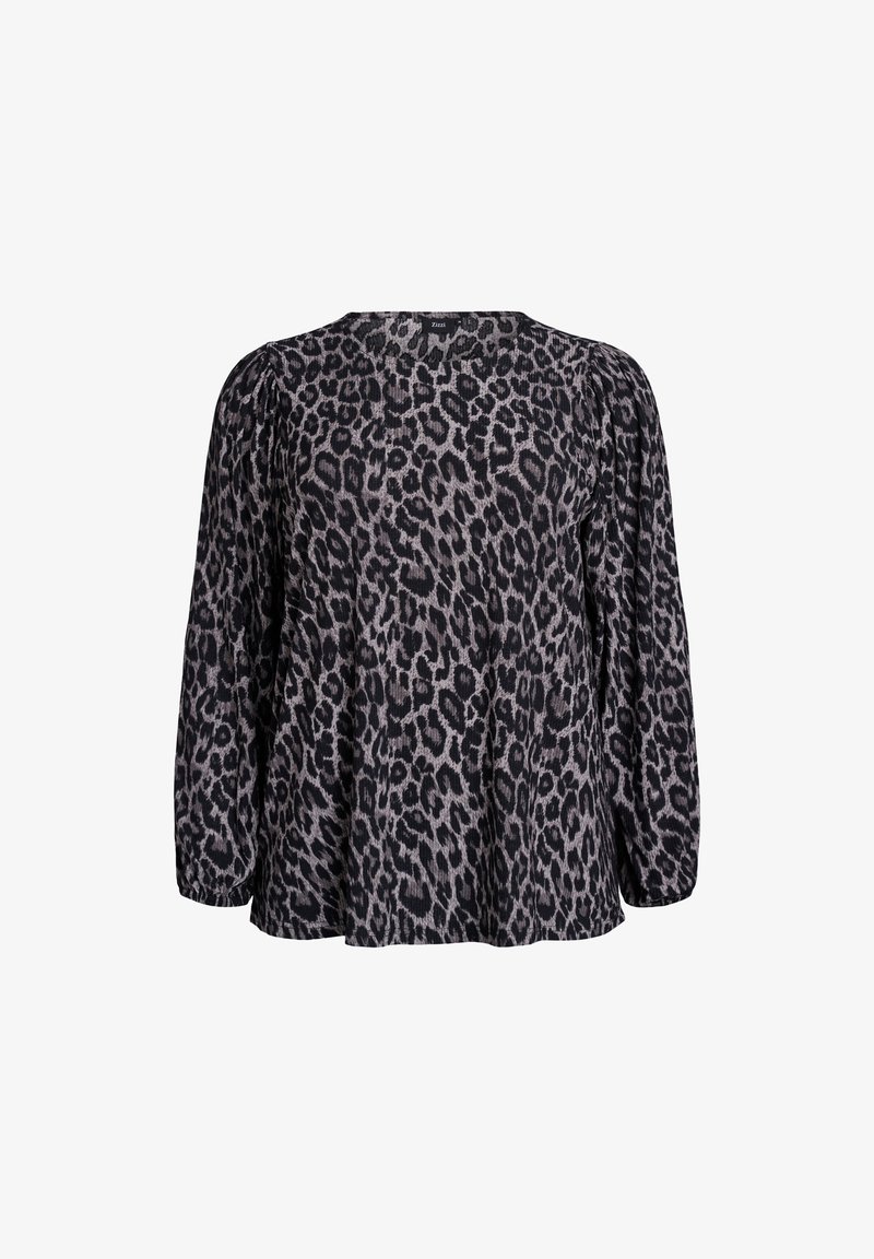 Blusa nera e grigia con stampa leopardata, maniche lunghe a palloncino, colletto rotondo e vestibilità ampia. Tessuto texturizzato con arricciature sulle spalle.