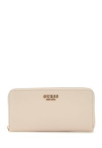 Portafoglio in pelle beige con chiusura a zip, caratterizzato da un logo dorato impresso sul davanti e dettagli di cucitura lungo i bordi.