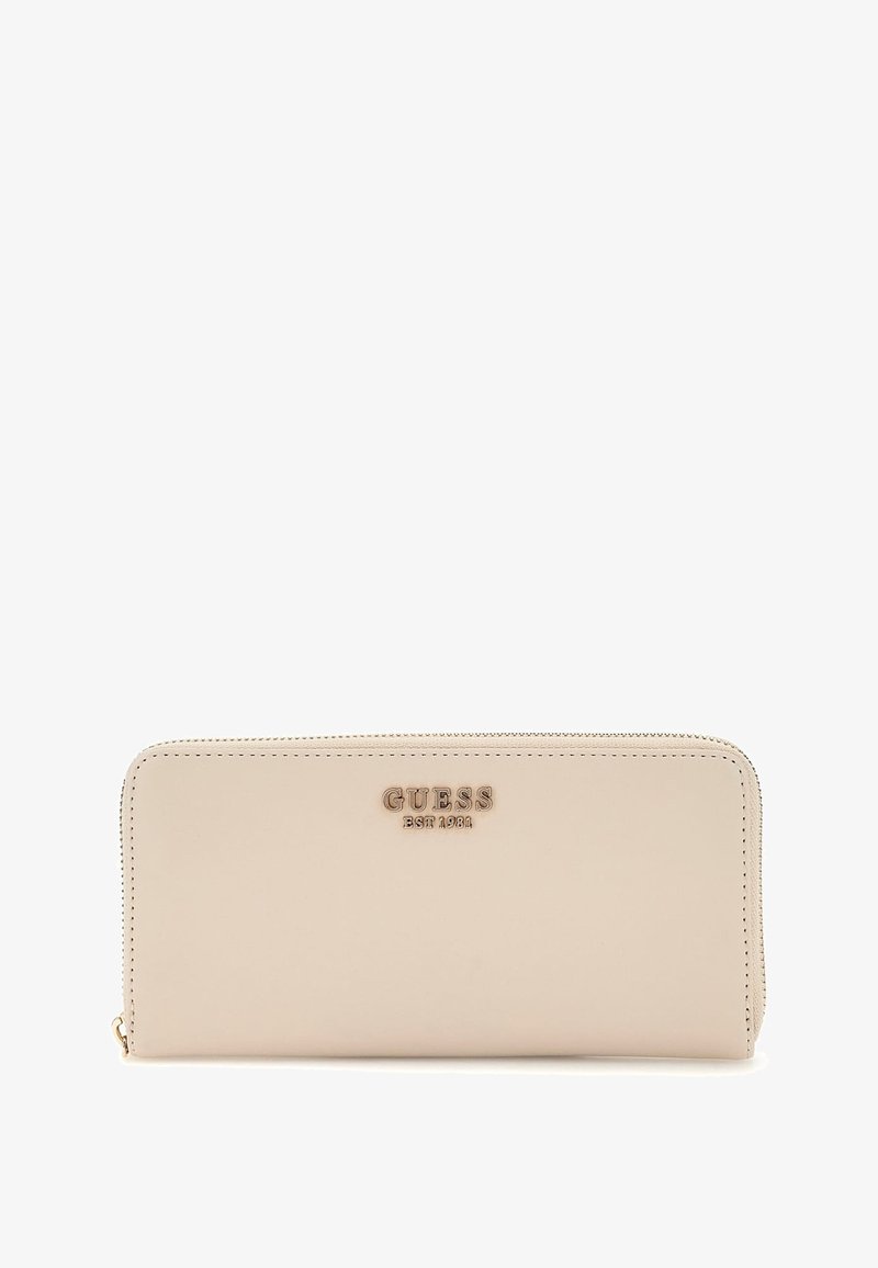 Portafoglio in pelle beige con chiusura a zip, caratterizzato da un logo dorato impresso sul davanti e dettagli di cucitura lungo i bordi.