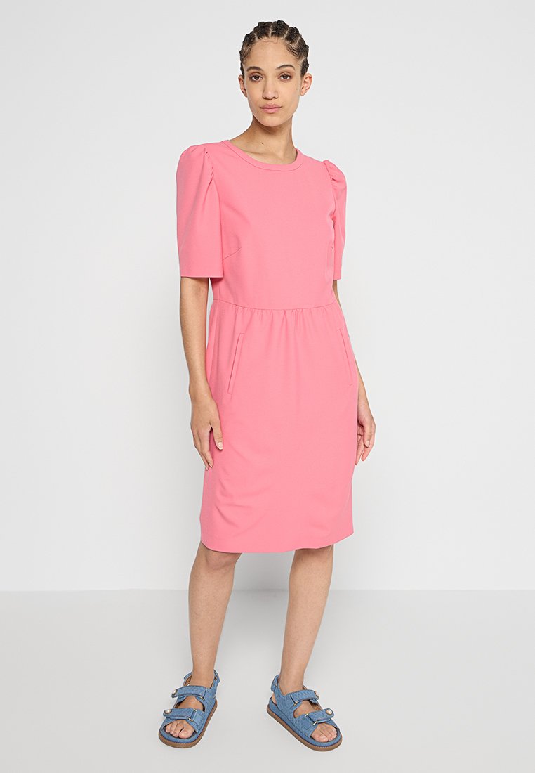 RIANI Jurk donkerroze RIANI Jurk donkerroze