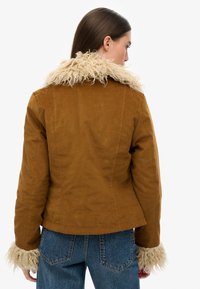 Superdry & Co CROP QUILT LINE AFGHAN  - Chaqueta de invierno - denim co tobacco brown