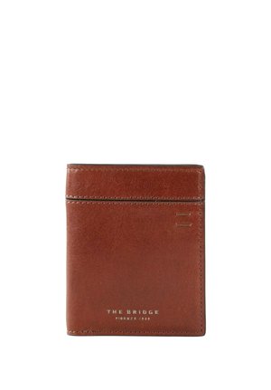 Portafoglio bifold in pelle marrone con bordi cuciti e "THE BRIDGE FIRENZE 1969" impresso in oro nella parte inferiore centrale.