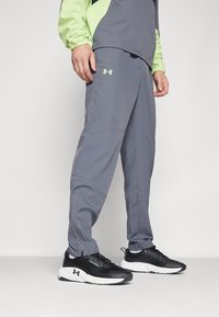 Under Armour LEGACY WINDBREAKER PANT - Szabadtéri nadrágok - castlerock/morph green