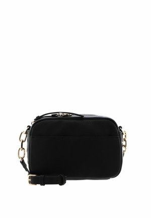 Petit sac bandoulière en cuir noir avec des maillons de chaîne dorés et une sangle ajustable sur fond blanc.