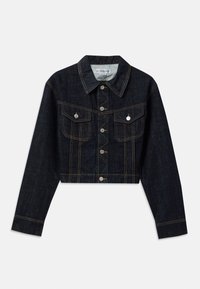 Jachetă din denim închis, tăiată, cu guler ascuțit, două buzunare frontale cu clapete și cusături aurii contrastante pe tot parcursul.