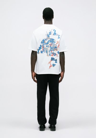 Roberto Cavalli DRAGON BACK PRINT - Apdrukāts T-krekls - white