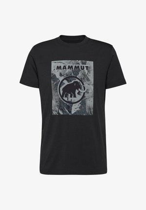 T-shirt en coton noir avec un design graphique en forme de carré présentant un mammouth stylisé et une texture de montagne, étiqueté "MAMMUT" en haut.