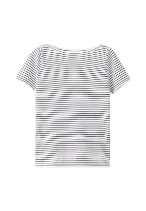 Chemise blanche à manches courtes avec de fines rayures horizontales noires et un large col rond, présentée à plat sur un fond blanc.