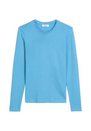 Koszula z długim rękawem w jasnoniebieskim kolorze. Posiada okrągły dekolt oraz gładką, miękką teksturę. Prosty design bez wzorów i akcentów.