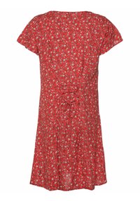 Robe rouge à manches courtes, motif floral de petites fleurs blanches et bleues, détail taille cintrée au dos, tissu léger, coupe décontractée.