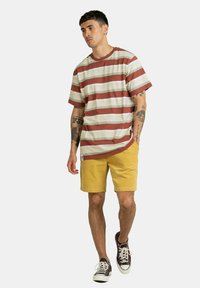 Reell REFLEX EASY - Shorts - baby cord hemp