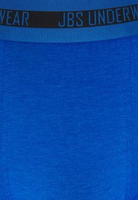 Slip di cotone blu con cintura elastica nera con il testo 'JBS UNDERWEAR', texture liscia e design attillato.