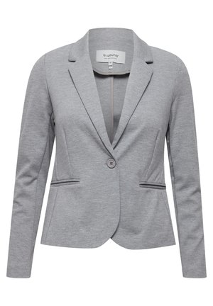 Blazer gris en tissu doux et extensible. Il présente un revers à crans, une fermeture à un bouton et deux poches frontales avec des détails subtils.