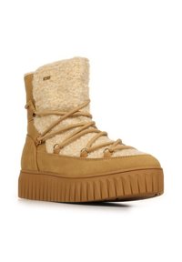 Beige winterboot met dikke, geribbelde zool, bovenwerk van krullend fleece en kruislings door metalen oogjes geregen tan veters.
