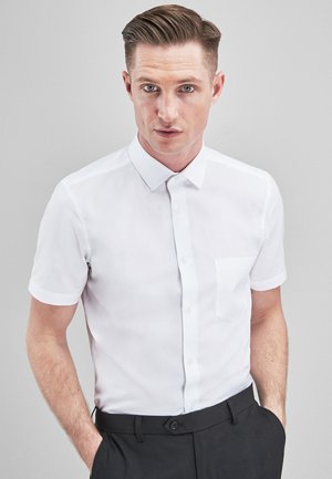WHITE REGULAR FIT SHORT SLEEVE EASY CARE SHORT SLEEVE SHIRT - Camicia - white