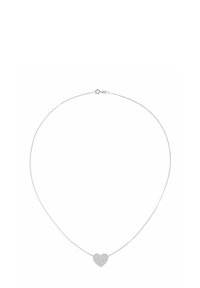 Strieborný retiazkový náhrdelník s malým príveskom v tvare srdca, vykladaným drobnými trblietavými kamienkami.