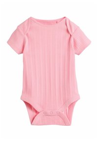 Rozā ribota īsroku kombinezons ar apaļu izgriezumu un trim aizdares spiedpogām apakšā, izgatavots no mīksta auduma.