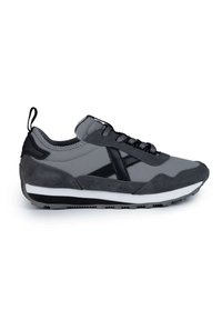 MUNICH UM SKY - Zapatillas de entrenamiento - black
