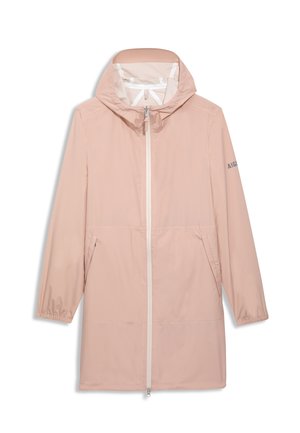 Veste imperméable rose clair avec capuche, fermeture éclair devant, deux poches latérales et poignets élastiqués. Texture de tissu lisse, design minimaliste.