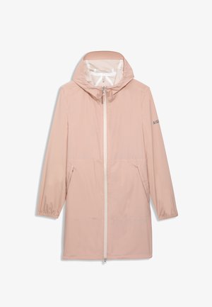 Veste imperméable rose clair avec capuche, fermeture éclair devant, deux poches latérales et poignets élastiqués. Texture de tissu lisse, design minimaliste.