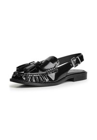 Schwarze Lacklederslingbackschuhe mit runder Zehenform, Fransen-Detail und Schleifenakzent. Verfügt über einen niedrigen Blockabsatz und einen verstellbaren Riemen mit Schnalle.