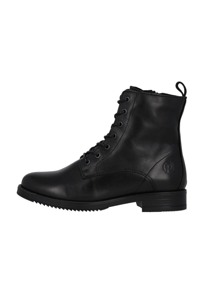 Botas de cuero negro hasta el tobillo con punta redonda, cordones en la parte delantera y suela de goma texturizada. Presentan un tacón en forma de lazo y un sutil logo en el costado.