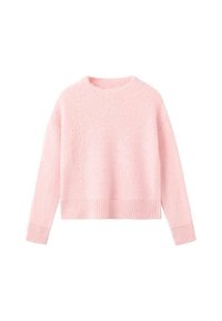 Lichtroze, zacht gebreide trui met lange mouwen, ronde hals en geribbelde boorden en zoom, tegen een witte achtergrond.