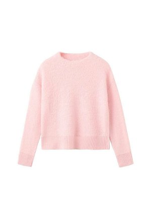 Jasnoróżowy, miękki sweter dzianinowy z długimi rękawami, okrągłym dekoltem oraz ściągaczami na mankietach i u dołu, na białym tle.