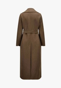 Lungo cappotto di lana marrone con ampio colletto, cintura in vita e apertura centrale sul retro, mostrato da dietro su uno sfondo uniforme.