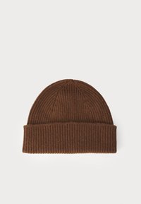 Καφέ πλεκτό σκουφί με ριγωτή υφή, διαθέτει διπλωμένο μανίκι και στρογγυλή κορυφή, κατασκευασμένο από ζεστό, απαλό υλικό.