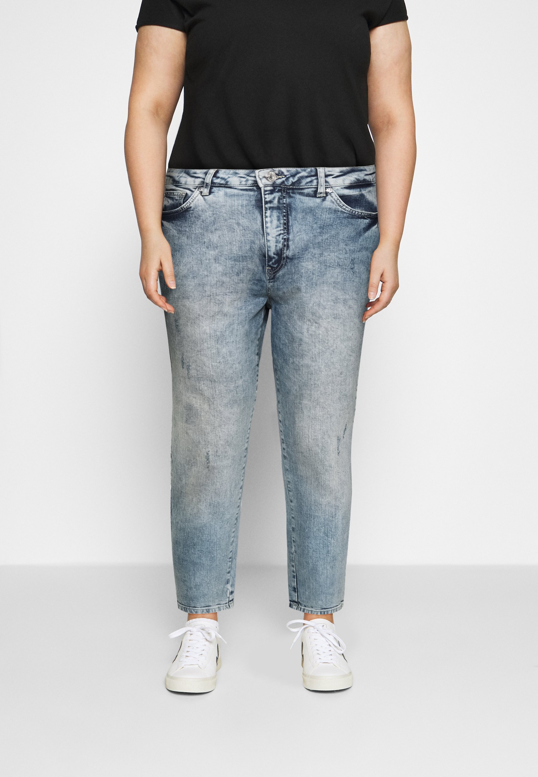 Vero Moda Curve VMVIBE MOM - Tiesaus kirpimo džinsai - medium blue  denim/mėlynų džinsų - Zalando.lt