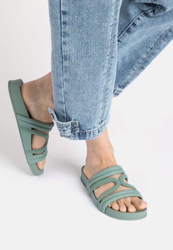 Pantolette flach - grün